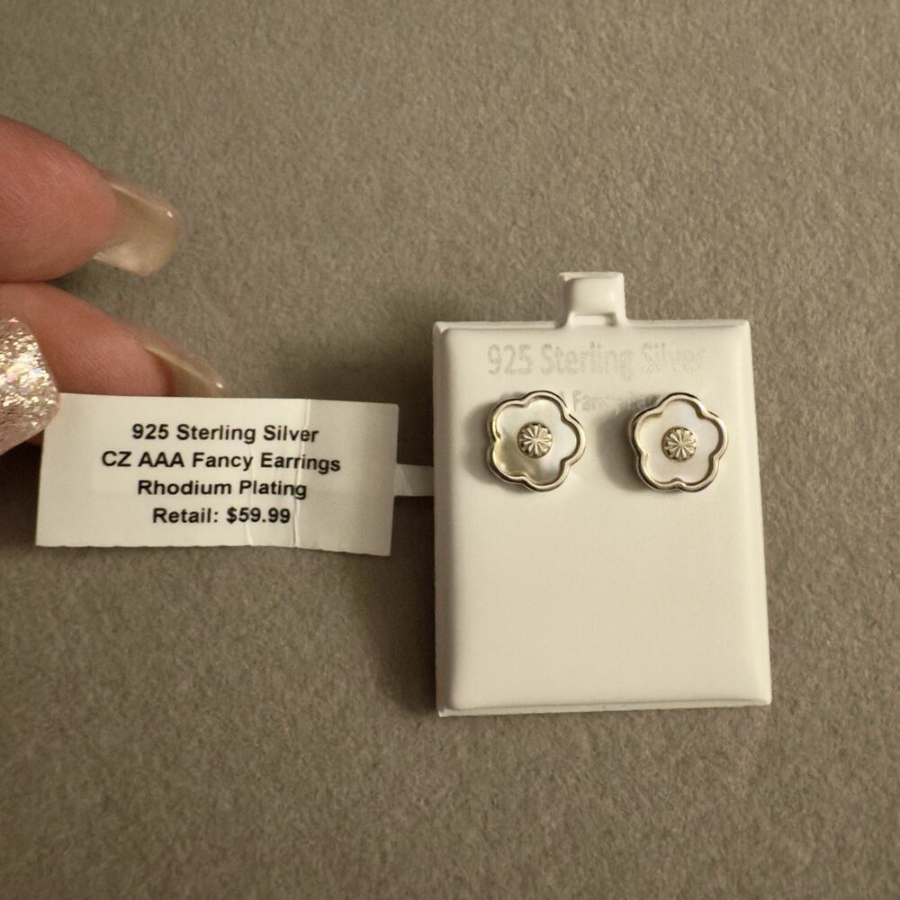 Beautiful Rhodium/925 Sterling Silver Stud Pearlescent Flower Earrings~NEW